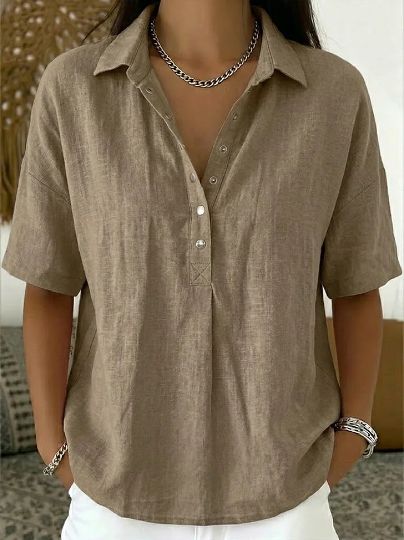 Blusa Elegance con Cuello Clásico y Botones Decorativos
